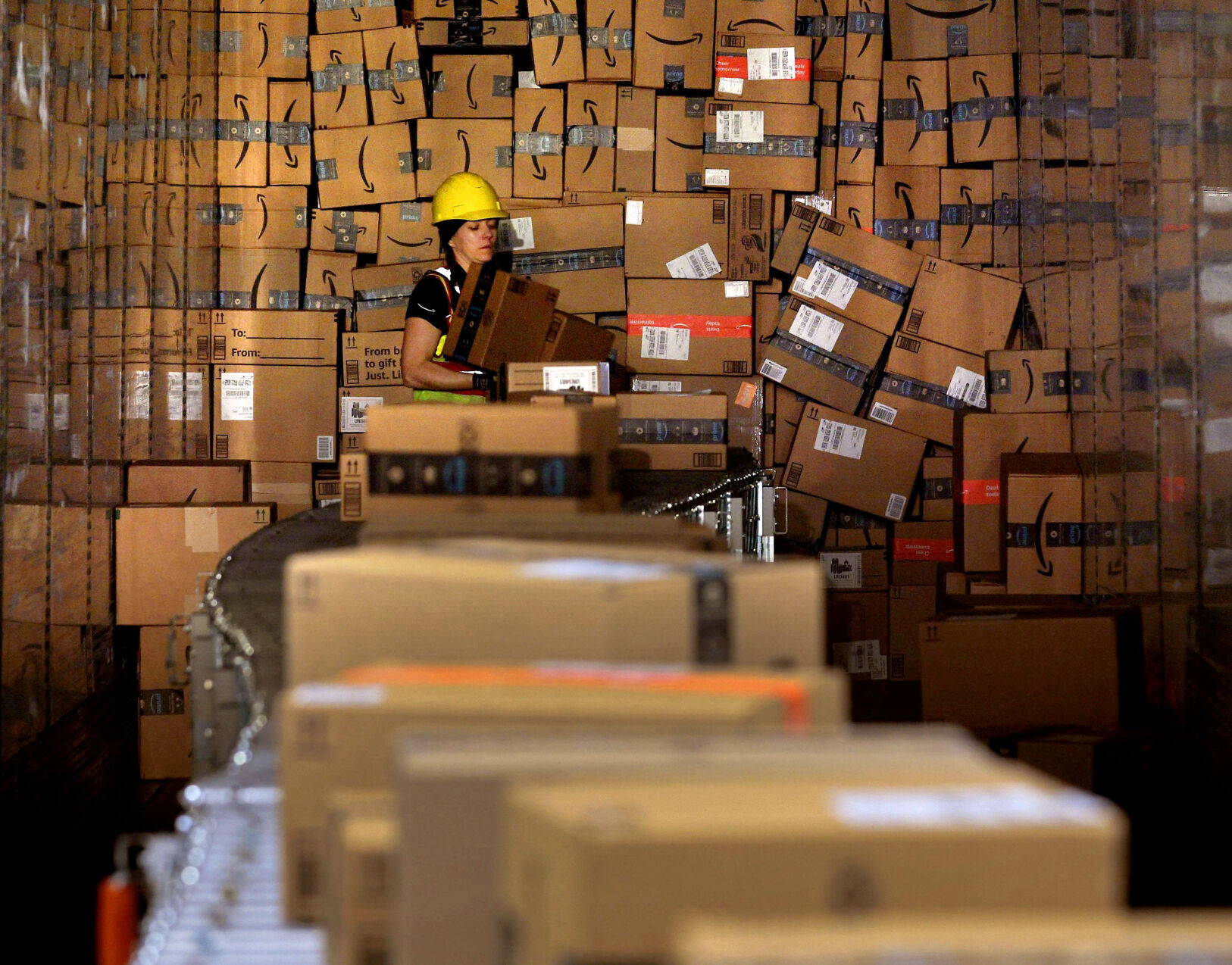 Amazon's "Middle Mile" sorting facility